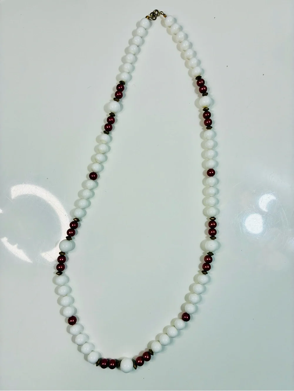 VTG White and Red Beaded Women’s Necklace - Elegant Statement Strand Lightweight